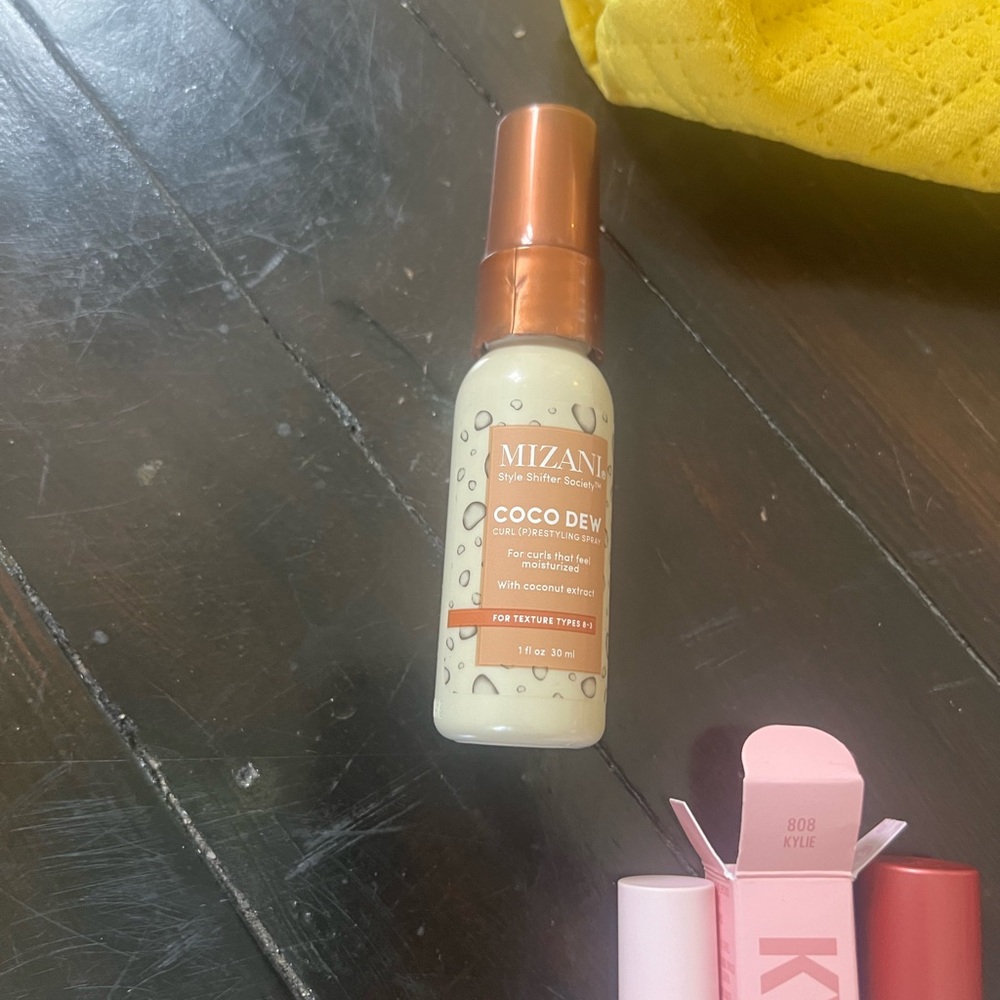 New Buxom Gabby Lipgloss, Kylie 808 Lipgloss, Drunk Elephant Rosi Drops and More - Picture 6 of 7